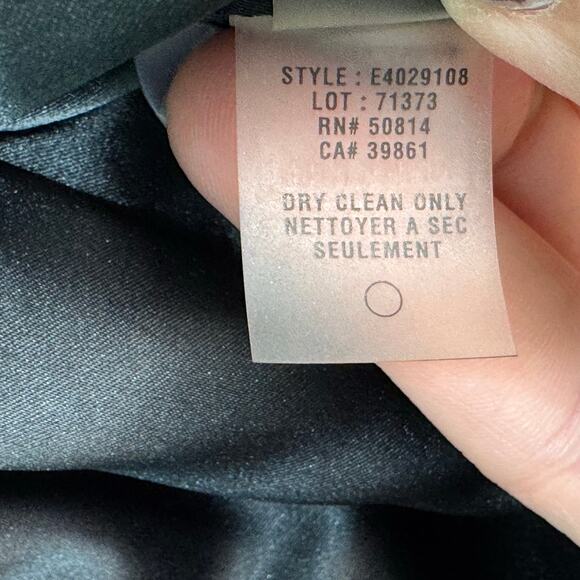 Elie Tahari Snap Button Closure Notched Lapel Collar Size Medium Black Blazer - Picture 9 of 9